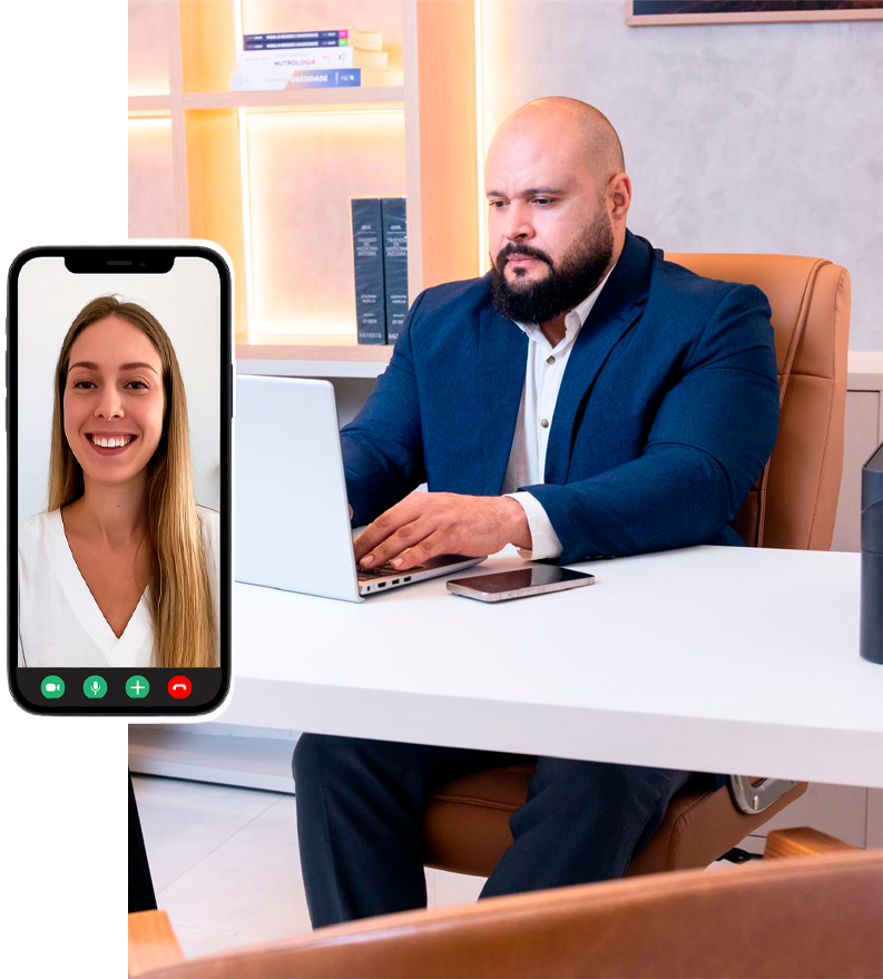 Médico atendendo paciente online